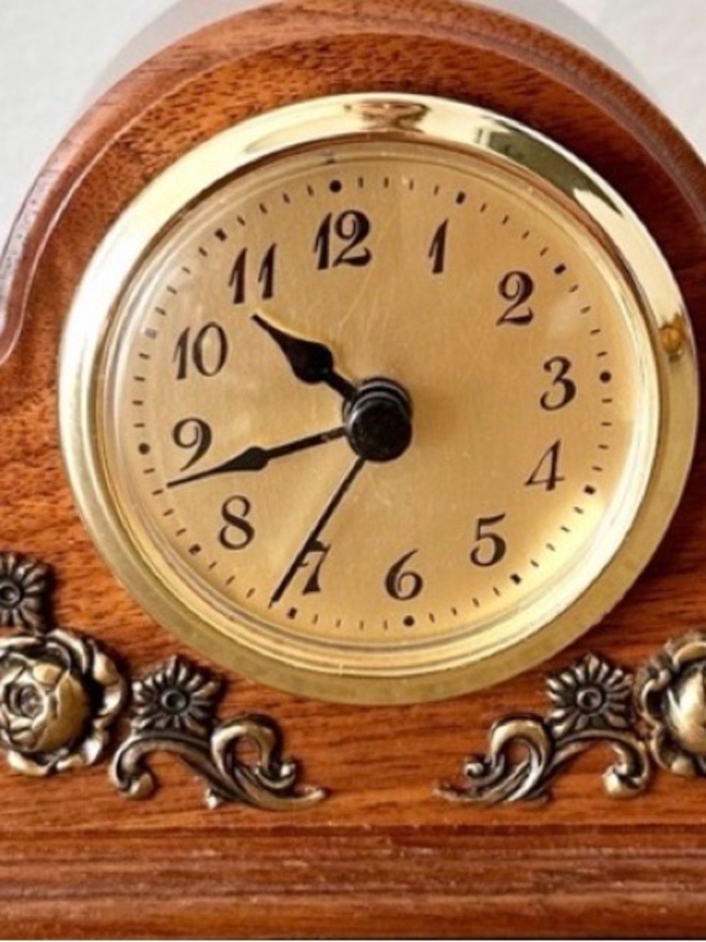 Wood Mantle Clock Mantle Desk Shelf
Small Adorable Roses Like New Final Sale